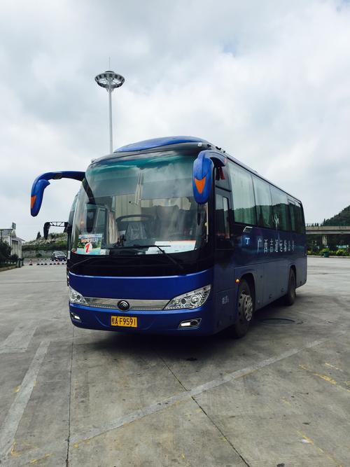 承接:旅行社,团体,公司,个人等任何形式租车,预定热线:13077700117,蓝